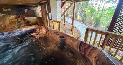 Mount Jefferson Vistas - 3BR/2BA Hot Tub, Gas F/P, Long Range Views Near Town