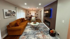 Smart TV, fireplace