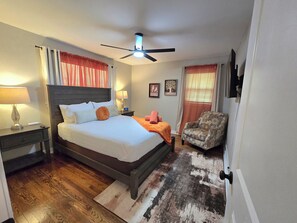 3 bedrooms, desk, iron/ironing board, travel cot