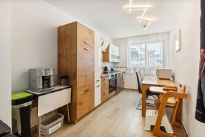 Fridge, microwave, oven, stovetop - Haus Tannenberg Holiday Apartment Elias' Nestli (Todtnau)