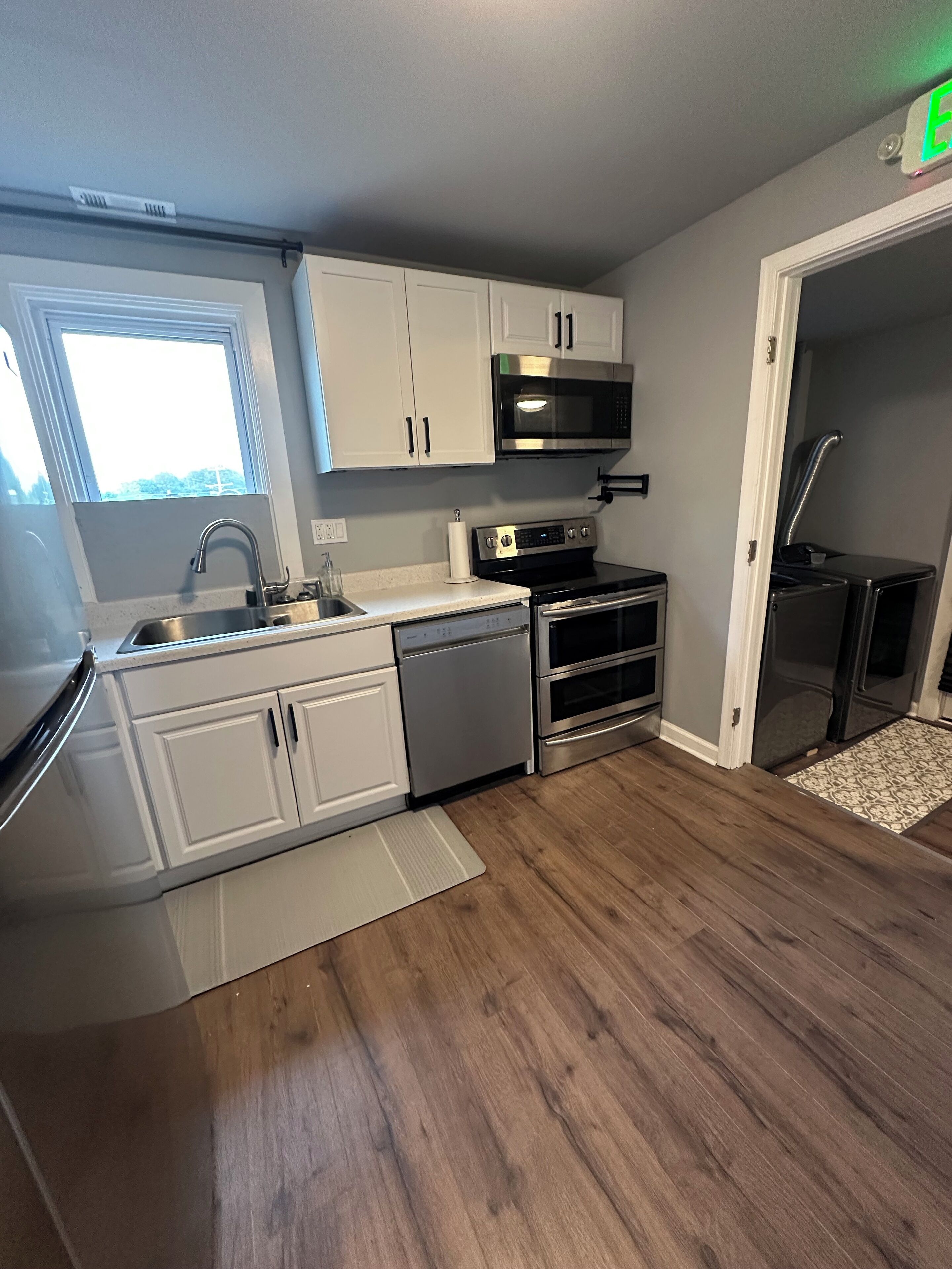 Frigorífic, microones, forn i placa de cuina 