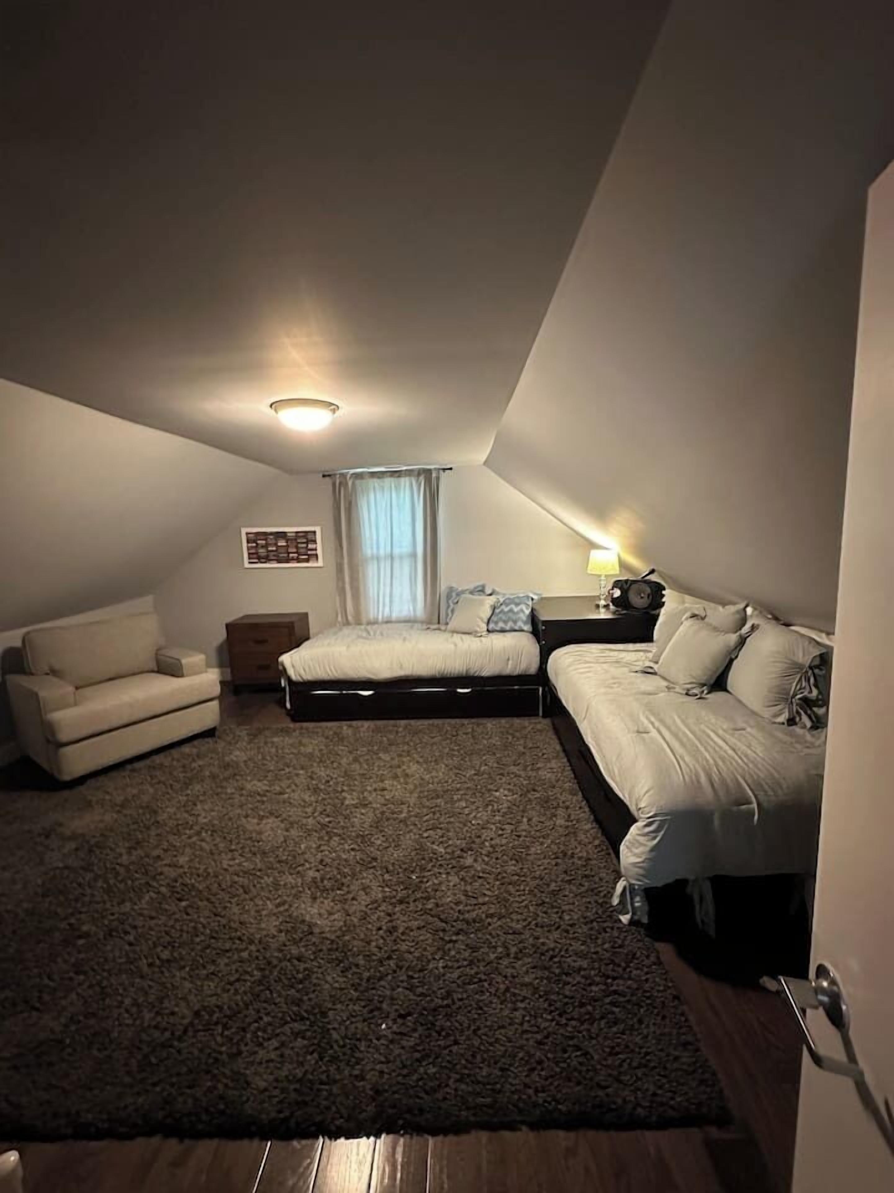 3 bedrooms, desk, iron/ironing board, free WiFi