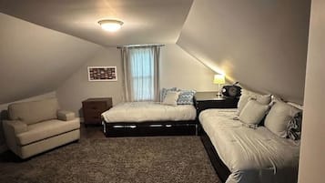 3 bedrooms, desk, iron/ironing board, free WiFi