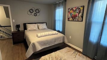 3 bedrooms, desk, iron/ironing board, free WiFi