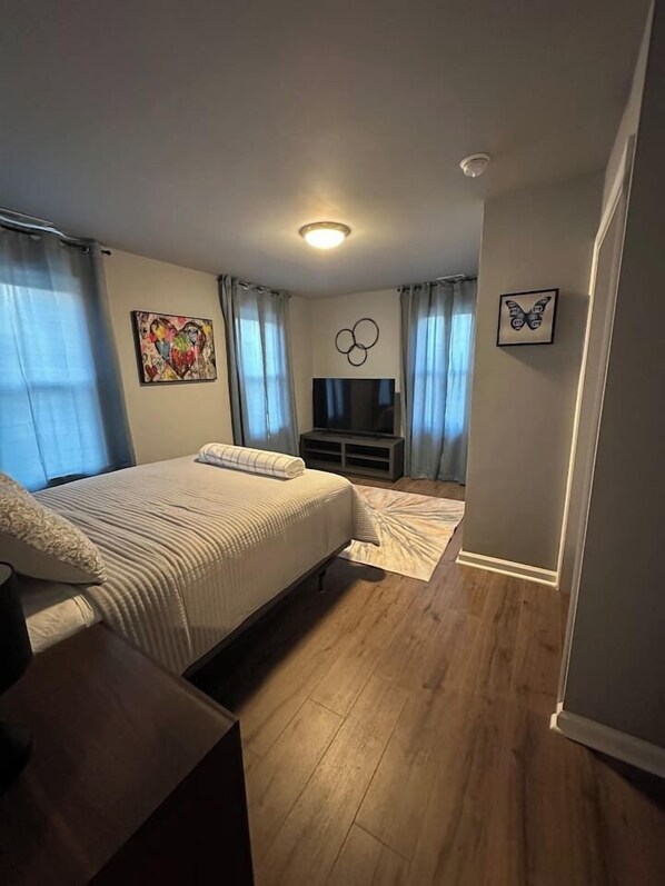 3 bedrooms, desk, iron/ironing board, free WiFi