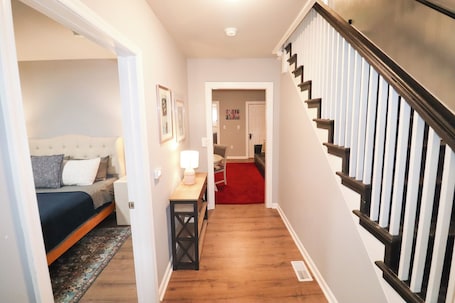 5 bedrooms, desk, iron/ironing board, free WiFi. Spacious 5 BR Stay in Westminster | Perfect for Groups & Longer Stays