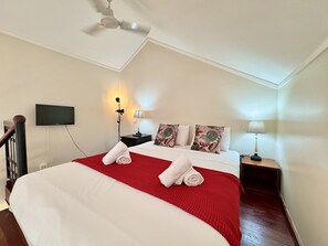 2 kamar tidur, tempat tidur bayi (biaya tambahan), dan seprai linen