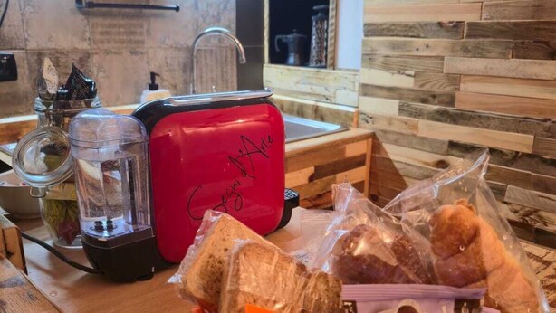 A kitchen counter with a toaster, a blender, and a tray of bread and snacks. - Cozy apartment in the Umbrian countryside, small animals welcome! (I Prati)
