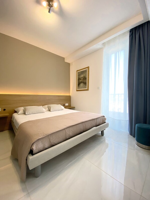 2 habitaciones, tabla de planchar con plancha y wifi gratis 