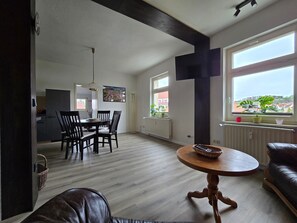 Télévision, chaîne hi-fi