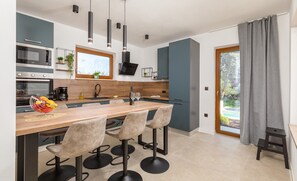 Kühlschrank, Mikrowelle, Ofen, Geschirrspüler