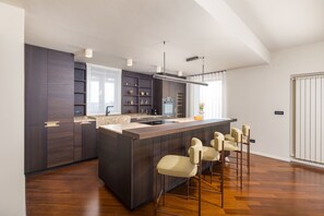 Kühlschrank, Ofen, Geschirrspüler, Toaster