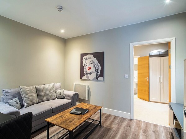 TV - Contemporary Kelham 1-Bed Pet-Friendly Apartment (Sheffield)