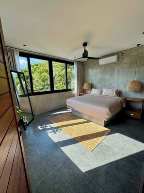 Tabla de planchar con plancha, wifi y ropa de cama