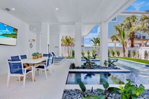 Lämmitetty uima-allas