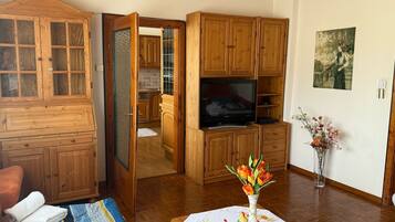 3 bedrooms, iron/ironing board, WiFi