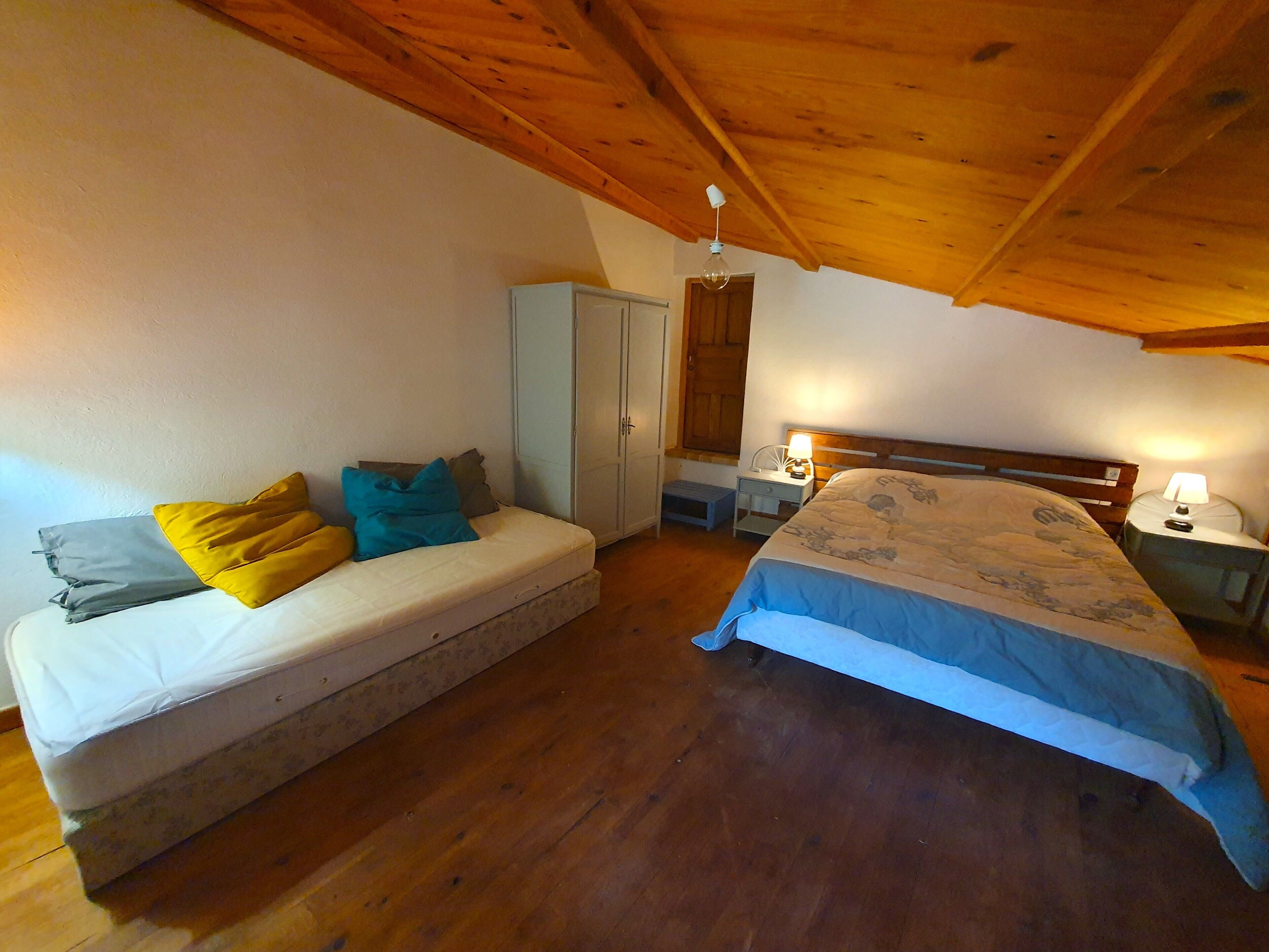 3 chambres, fer et planche à repasser, draps fournis