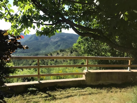 Property grounds. Exceptional Getaway in Drôme Provençale with Panoramic Views