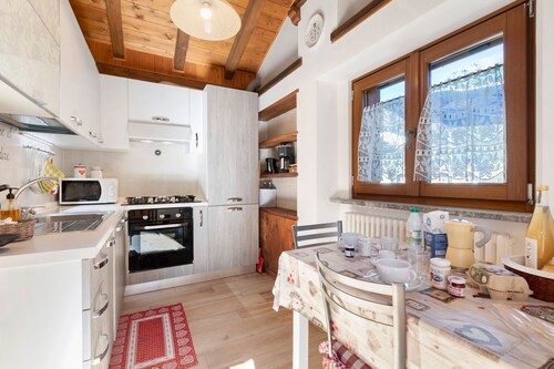 Chalet &#x27;Maison Du Coeur - Bien-être&#x27; with Mountain View, Private Terrace and Wi-Fi