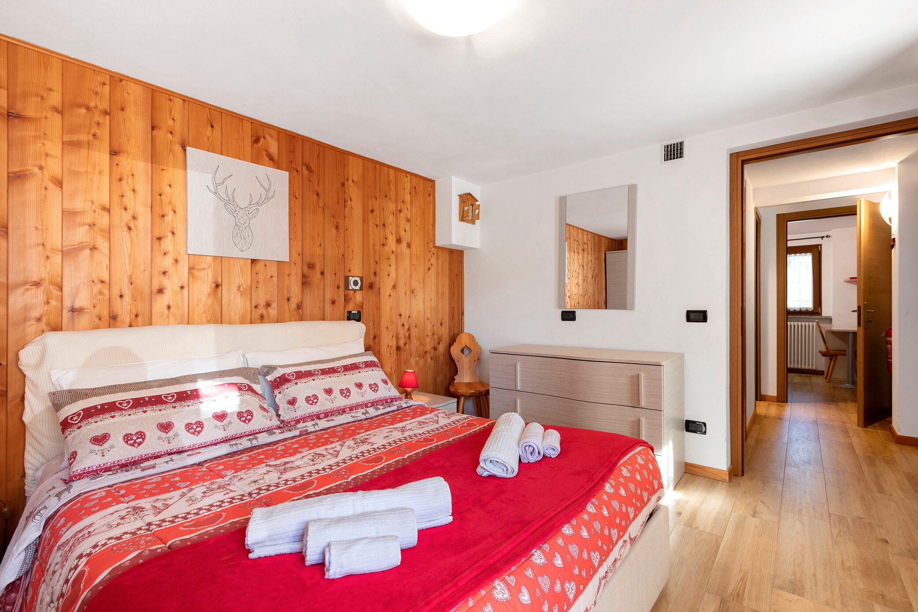 2 chambres, fer et planche à repasser, Wi-Fi, draps fournis