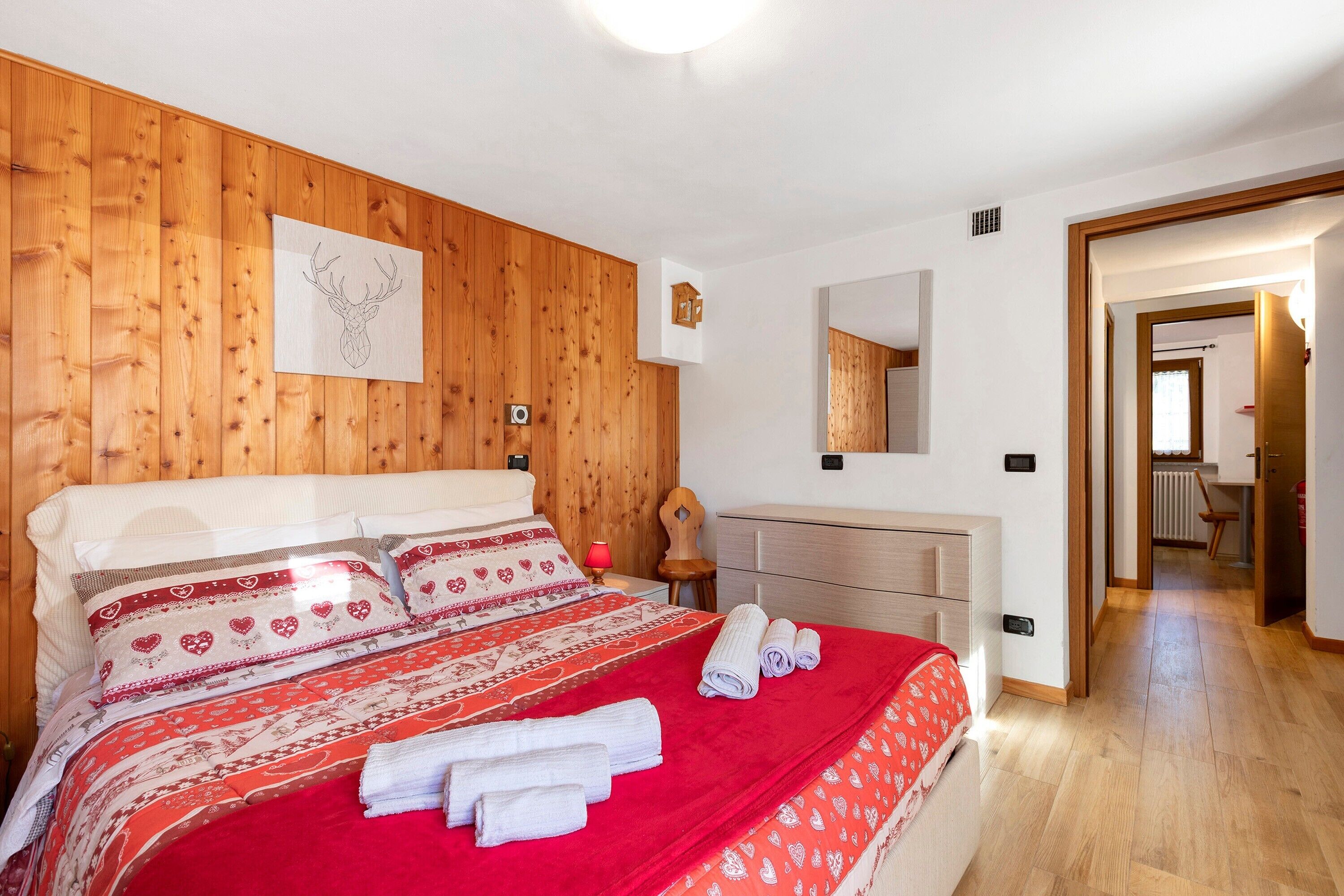 2 makuuhuonetta, silitysrauta/-lauta, Wi-Fi, vuodevaatteet