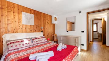 2 makuuhuonetta, silitysrauta/-lauta, Wi-Fi, vuodevaatteet