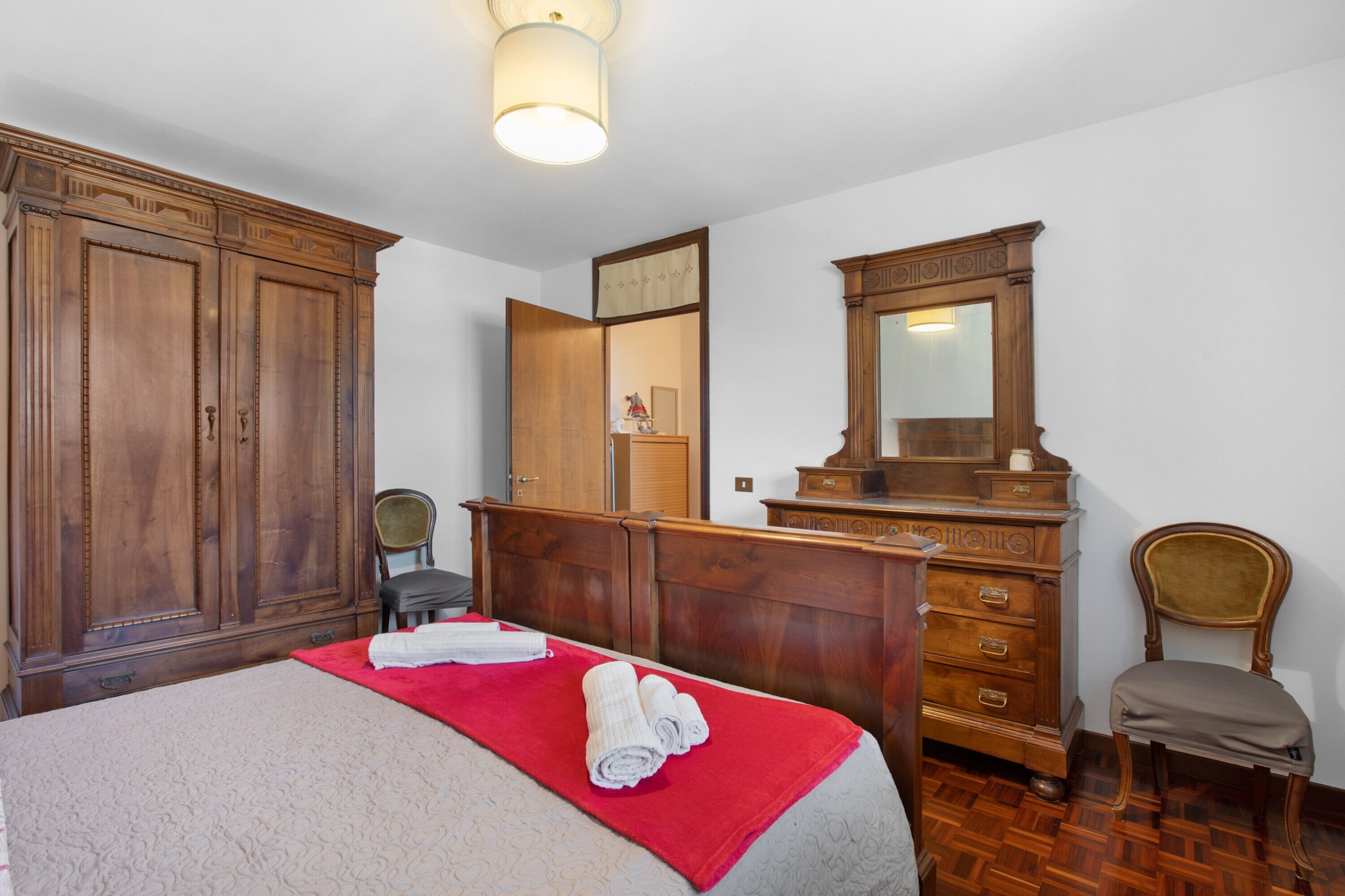 2 chambres, fer et planche à repasser, Wi-Fi, draps fournis