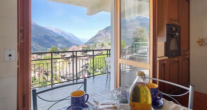 Appartement 'Maison Du Soleil - Bien-ĂȘtre' avec vue montagne, terrasse privĂ©e et Wi-Fi