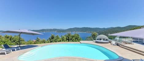 泳池