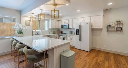 The Deco Retreat - UNR - Pet Friendly