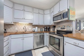 Refrigerador, microondas, horno, placa de cocina