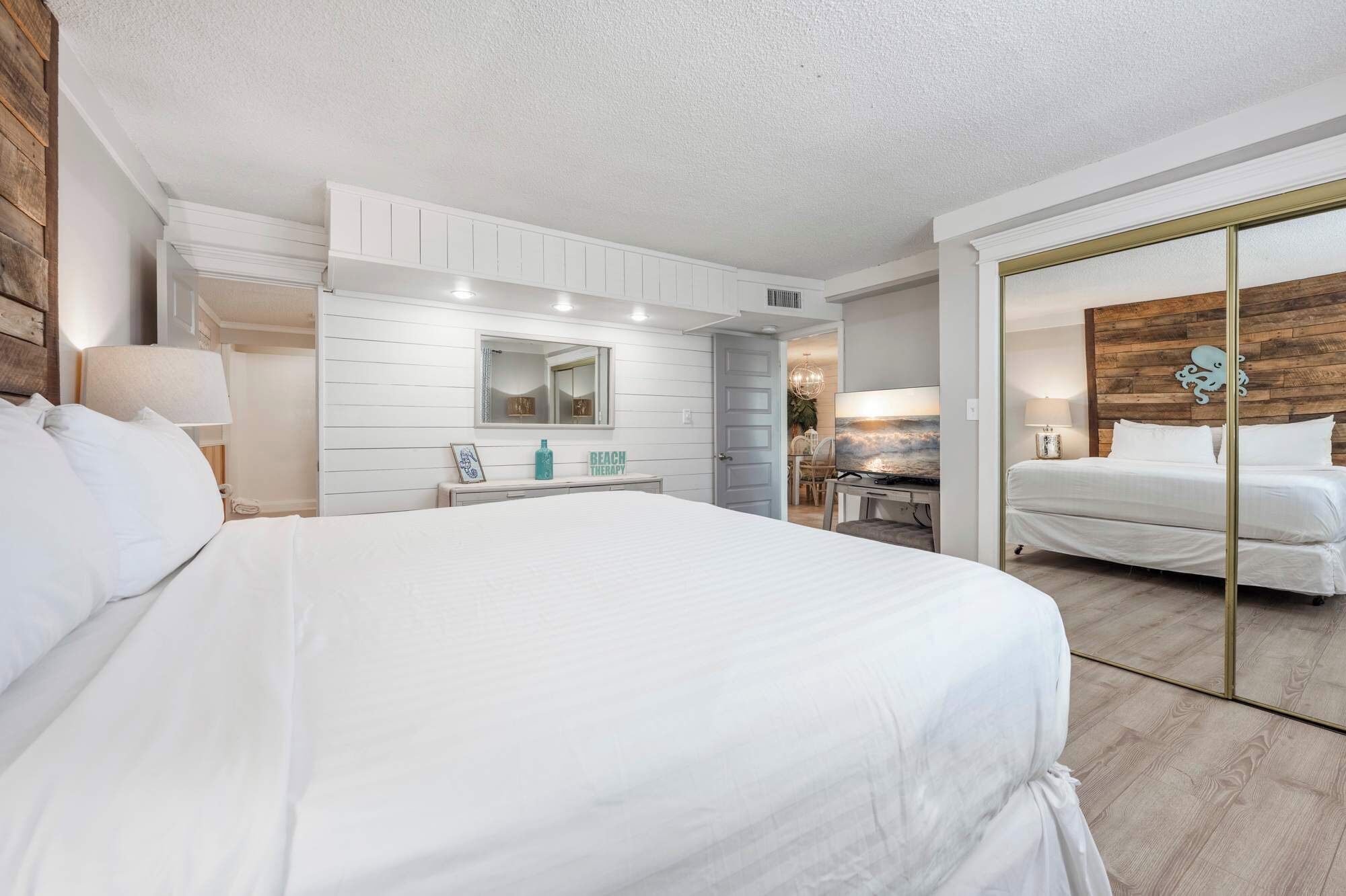 2 bedrooms, individually decorated, individually furnished