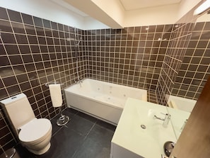 Shower, jetted tub, towels, soap