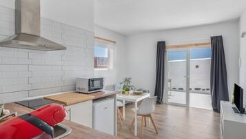 Fridge, microwave, stovetop, coffee/tea maker