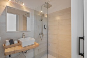 Shower, hair dryer, towels - Vacation 'Rincón De Agustín' with Mountain View, Private Terrace and Wi-Fi (Macher)