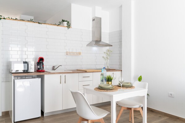 Fridge, microwave, stovetop, coffee/tea maker