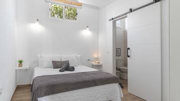 1 slaapkamer, een strijkplank/strijkijzer, wifi, beddengoed