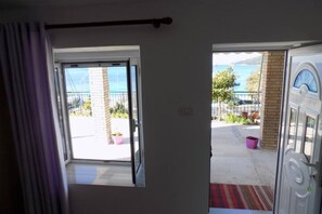 Interior - Directly on the beach (Himarë)