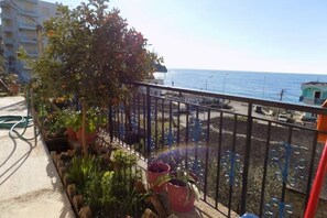 Property grounds - Directly on the beach (Himarë)