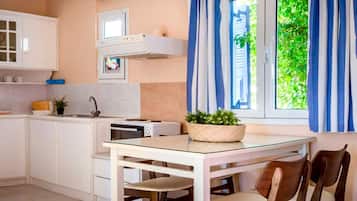 Frigorifero, forno, piano cottura, pentole/stoviglie/utensili