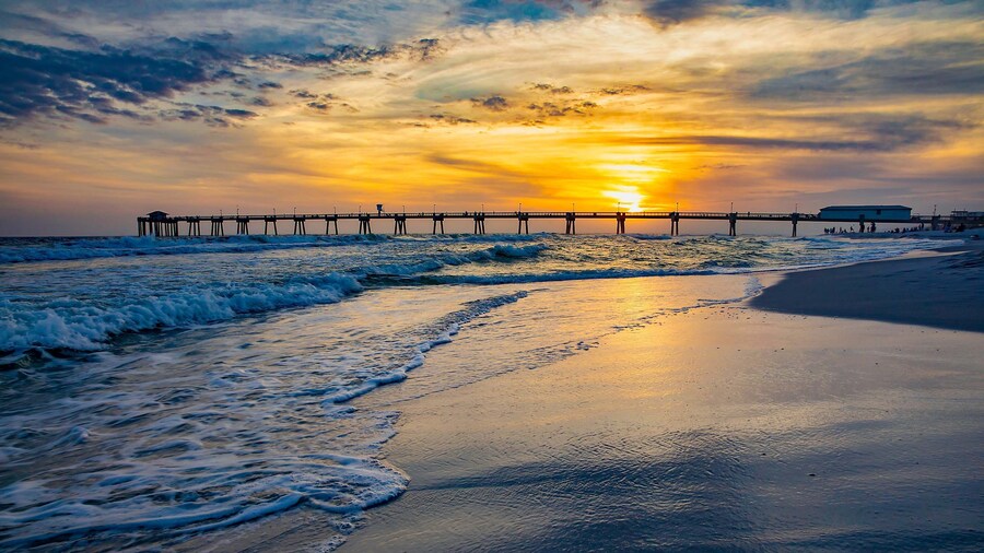 Sunshine & Whiskey Condo for 6 With Resort Amenities Near Grand Boulevard