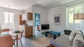 Appartement, patio, vue lac | Coin séjour