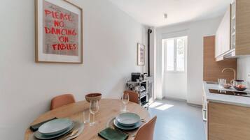 Appartement, patio, vue lac | Salle Ă manger