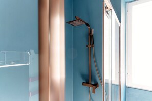 Apartment, Patio, Lake View | Bathroom | Shower, free toiletries, hair dryer, bidet - Olive (Acquaseria)