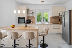 Fridge, microwave, oven, dishwasher