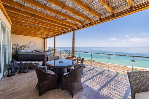 4BR Oceanview Penthouse with Rooftop Jacuzzi at Puerta Cortés Resort | 505