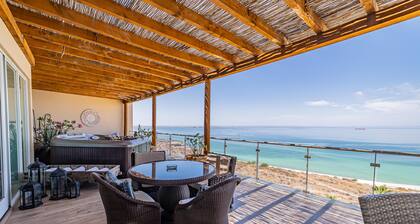 4BR Oceanview Penthouse with Rooftop Jacuzzi at Puerta Cortés Resort | 505