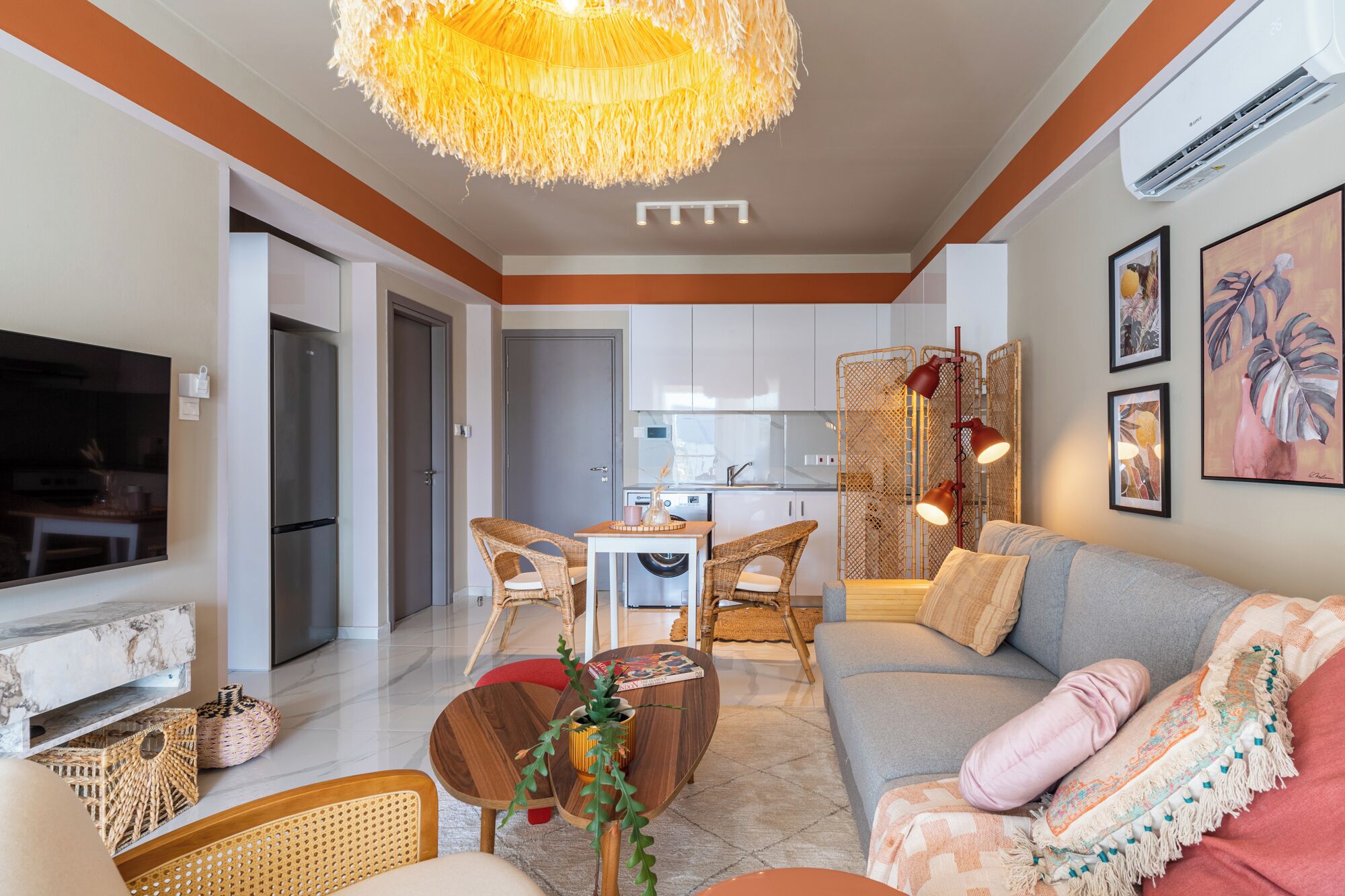 Apartamento, 1 cama de casal e sofá-cama, cozinha, vista para a cidade | Sala de estar | Smart TV 55 polegadas com canais digitais, serviços de streaming