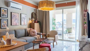 Apartment, 1 Double Bed with Sofa bed, Kitchen, City View | Living room