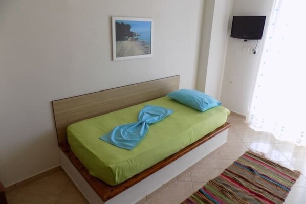 WiFi, bed sheets